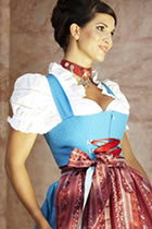 Schatzi Dirndl - Klassische Schnitte mit extravaganten Stoffen