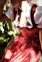 Trendfarbe und Evergreen Rot - Dirndl von Sportalm