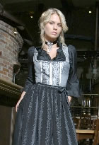 Aktuell mega-angesagter Farbtrend - Schwarze Dirndl Mode...